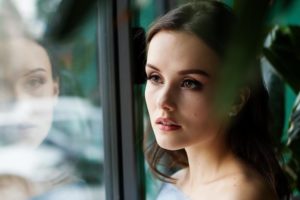 一生独身を女性が覚悟する瞬間と独身でも幸せな女性の特徴とは？