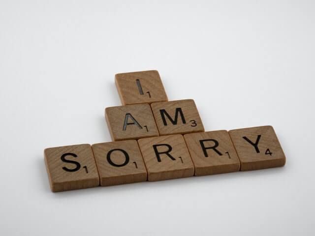 すぐ謝る人の心理や特徴｜すぐ謝る人がうざい時の対処法とは