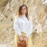 腰が低い女性の特徴や心理｜腰が低い女性になるには