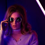 素性を明かさない人