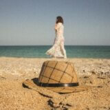 物をすぐ捨てる人